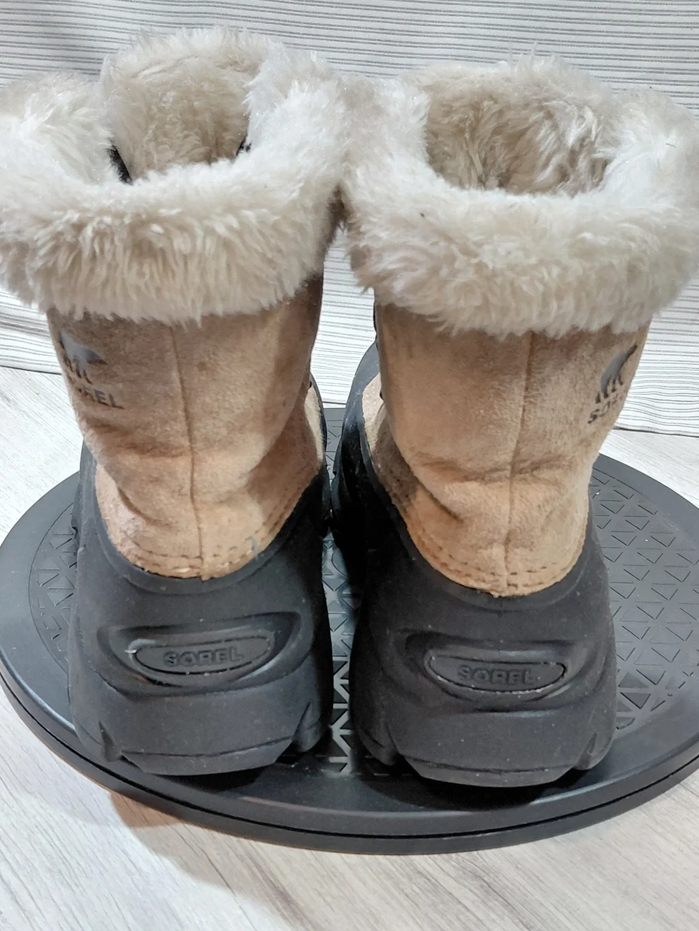 Sorel Women's Snow Angel Tan and Black Waterproof Winter Snow Boots SIZE 8